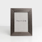 Linea 4 Κορνιζα 18.2x1.4x23.3cm Polyresin Μαυρο Γυαλι