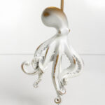 Octopus Φωτιστικο Επιτραπεζιο 30x30x66cm Polyresin Λευκο Υφασμα Γκρι Λευκο - Image 2